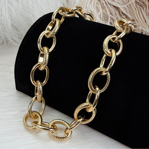 Banana Republic Jewelry - Vintage banana, republic Chunky weighted Goldtone Chain toggle closure Necklace